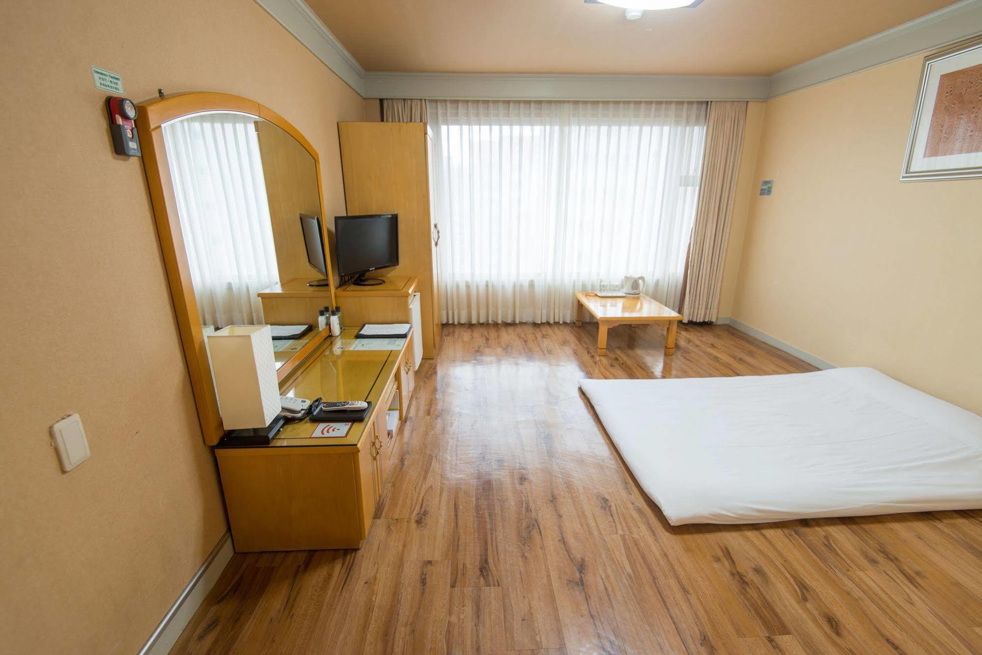 Hawaii Hotel เมืองเชจู ภายนอก รูปภาพ
