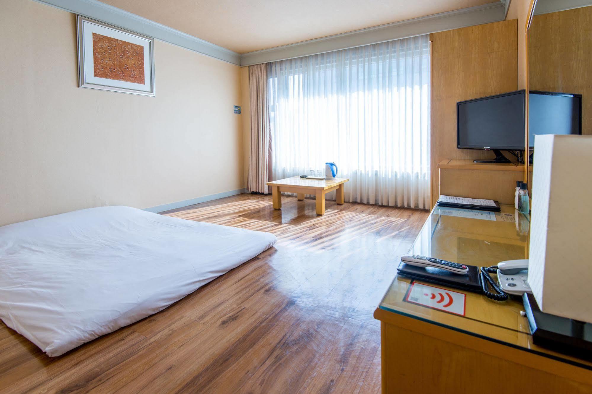 Hawaii Hotel เมืองเชจู ภายนอก รูปภาพ